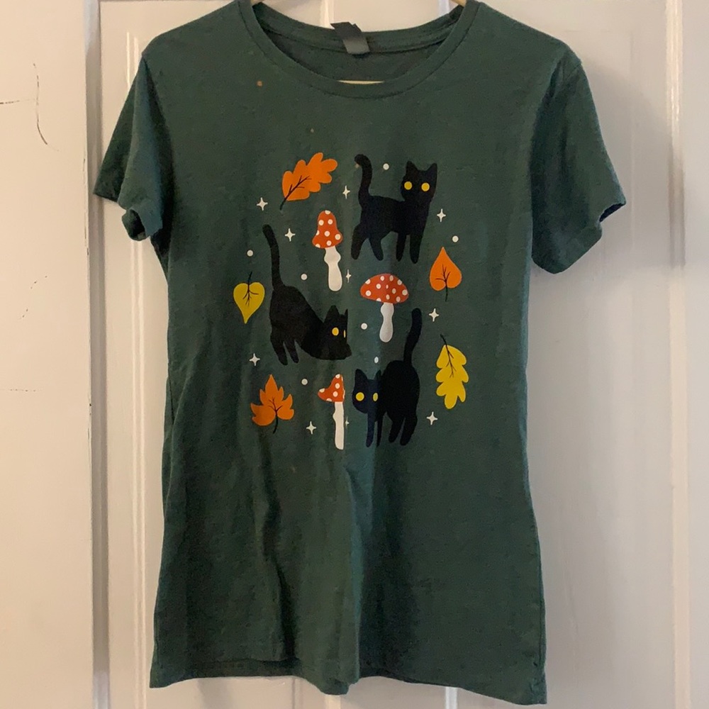 Black cat & mushroom tee